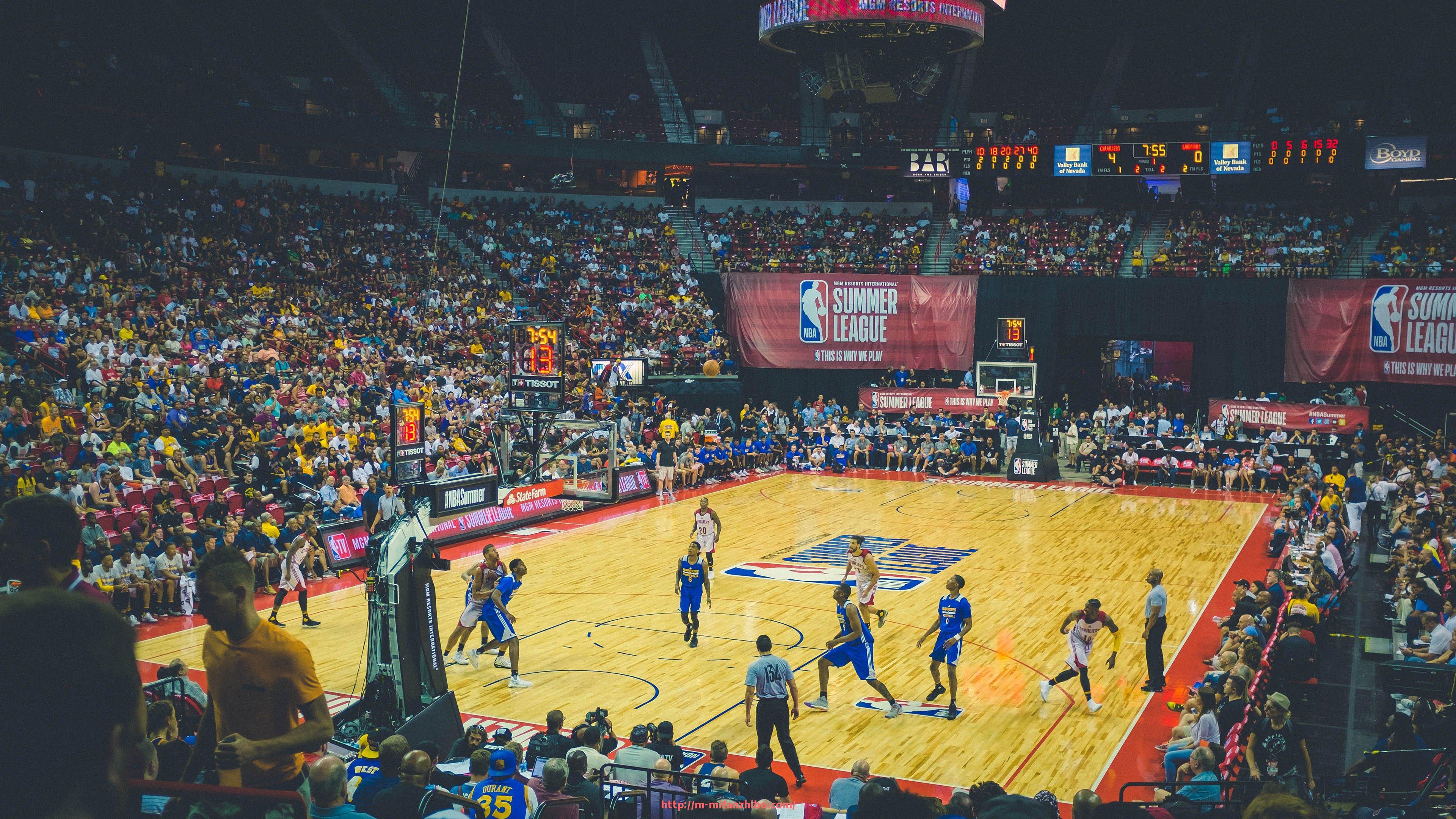 秘饭直播-历届世俱杯门将高光扑救集锦及反应机制解析