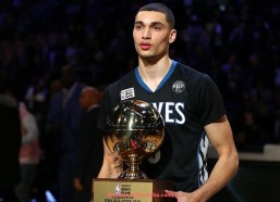 秘饭直播-火箭队最新交易是否成功及球队实力变化评估